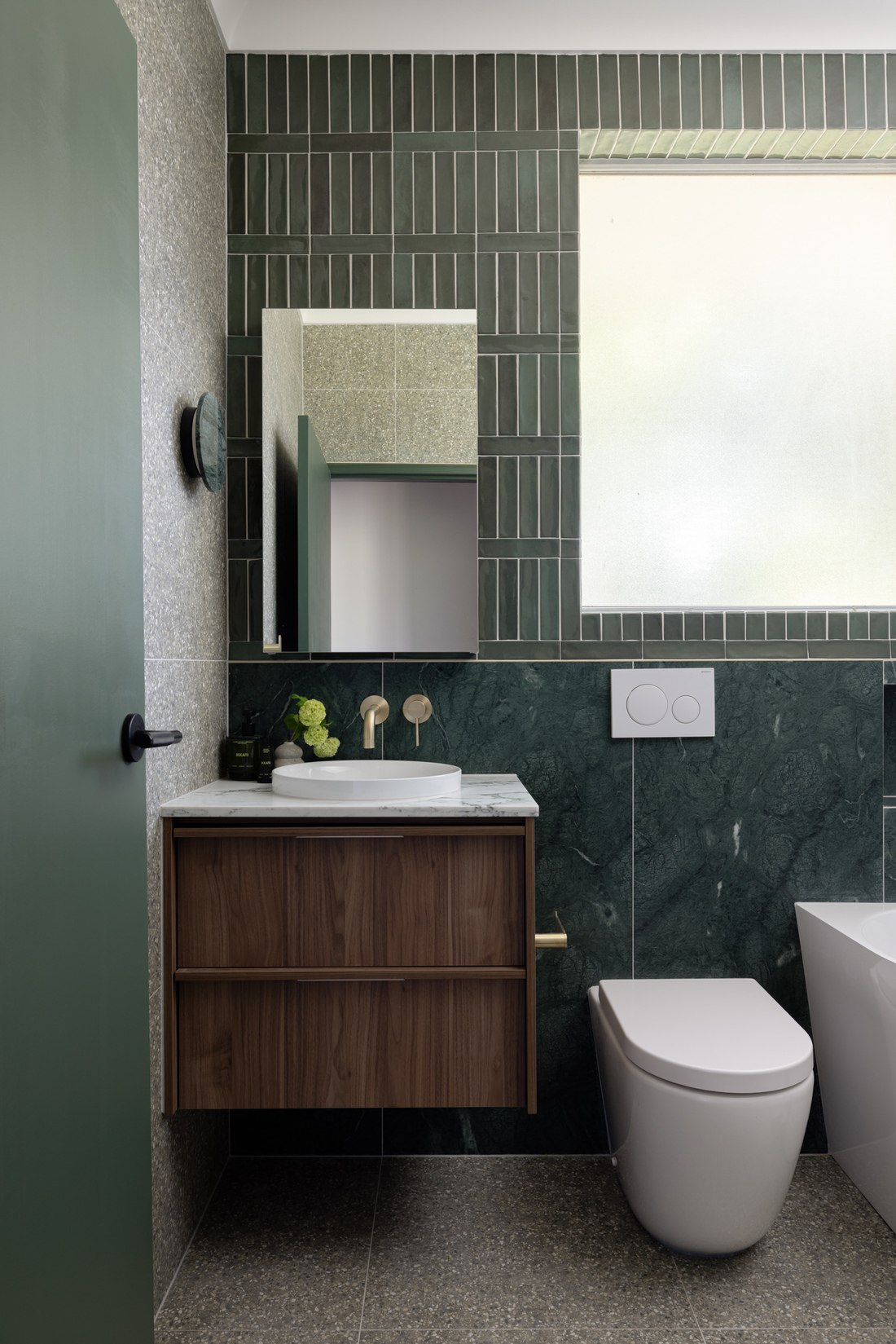 Bold Utility, image 2