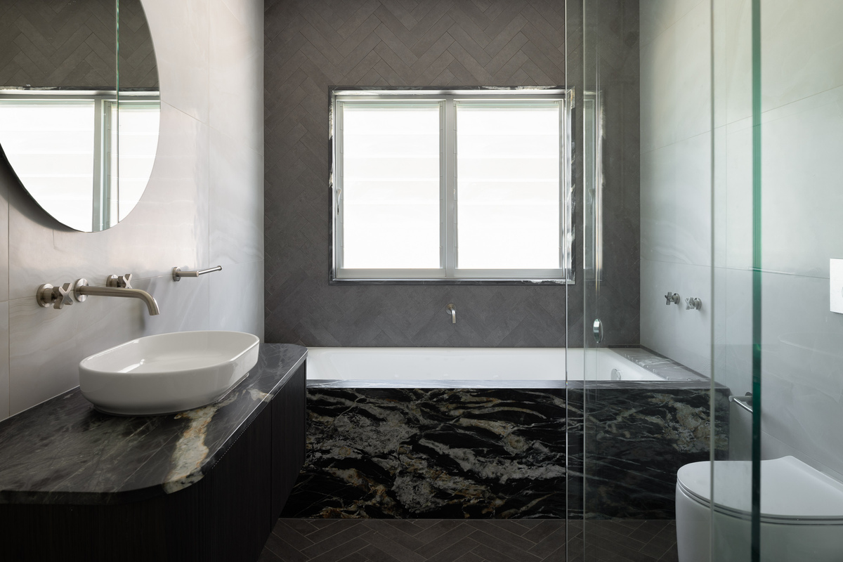 Hotel-Inspired Luxury, image 13