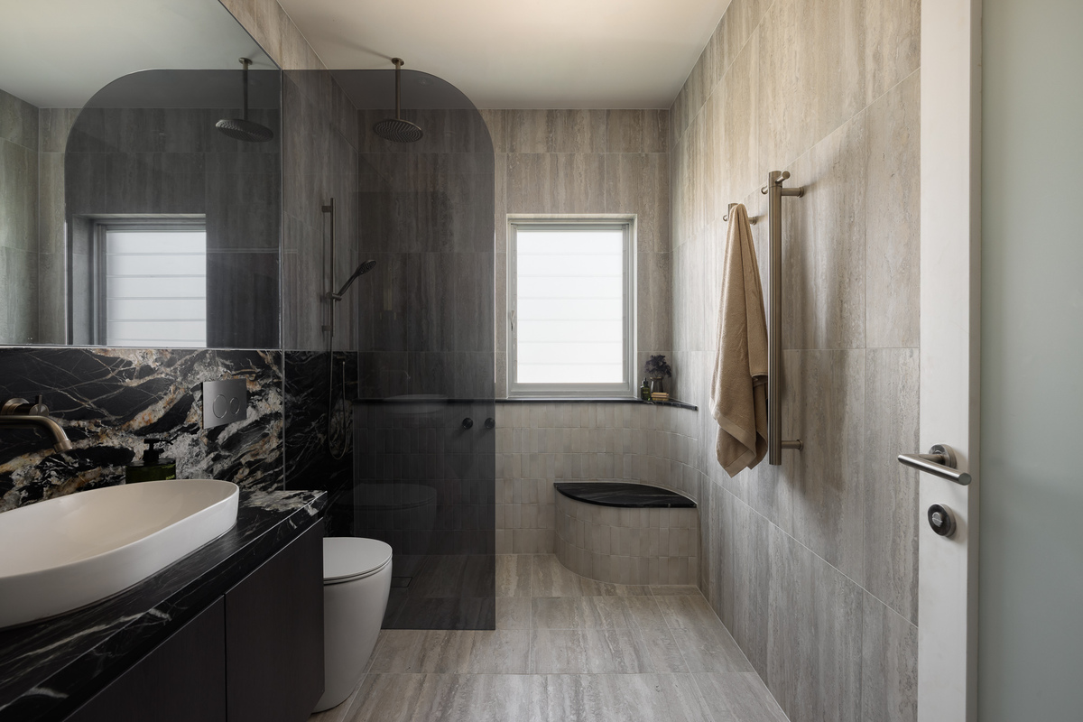 Hotel-Inspired Luxury, image 16